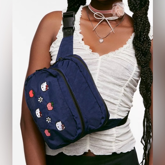 BAGGU Embroidered Hello Kitty Fancy Pack - Picture 1 of 12